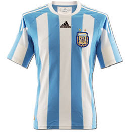 Wie sehen die Argentinien WM 2014 Trikots aus? Das war das Heimtrikot 2010 von Argentinien