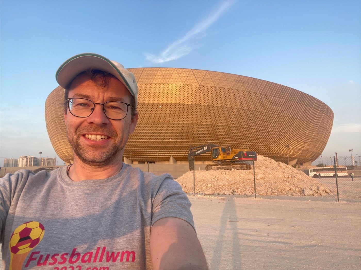Nils Römeling vor dem Lusail International Stadium in Katar 2021