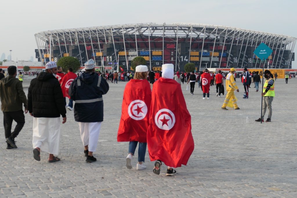 Tunesische Fans bim FIFA Arabic Cup 2021 in Katar - hier vor dem 974 Stadion
