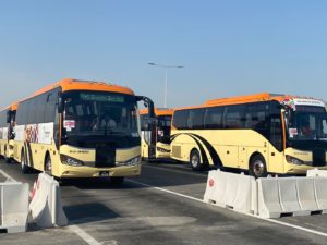 Öffentliche Verkehrsmittel zum Al-Thumama-Stadion südlich von Doha (eigene Fotoquelle)