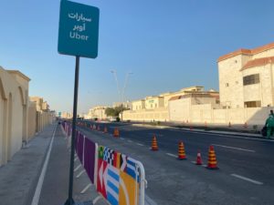Öffentliche Verkehrsmittel zum Al-Thumama-Stadion südlich von Doha (eigene Fotoquelle)