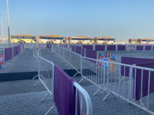 Öffentliche Verkehrsmittel zum Al-Thumama-Stadion südlich von Doha (eigene Fotoquelle)