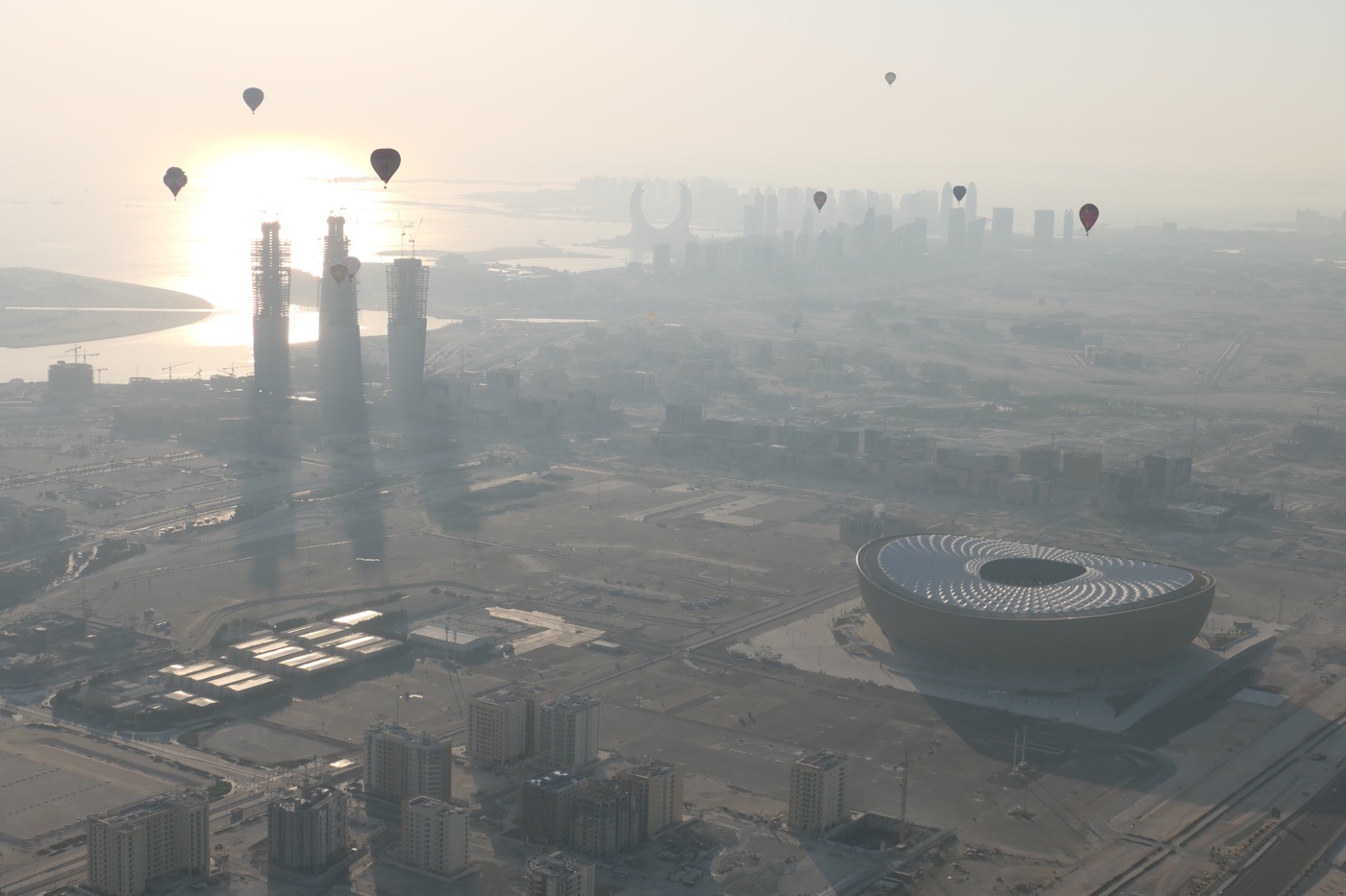 Das neue Lusail Stadion nördlich von Doha/Katar aus der Luft.(Foto: eigene Quelle)