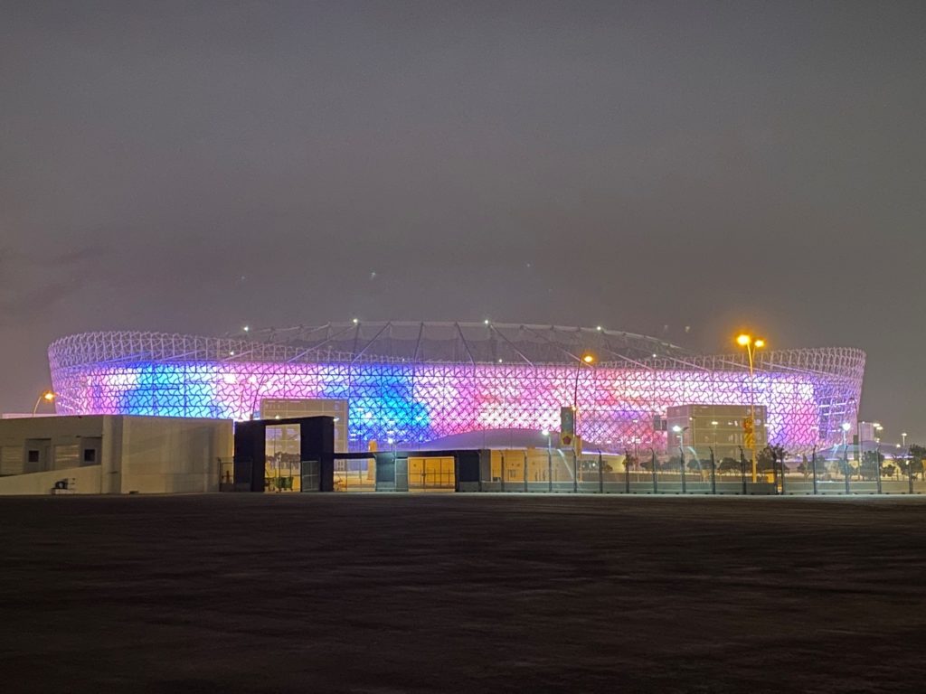 Das Ahmed Bin Ali Stadion westlich von Doha (Foto eigene Quelle)