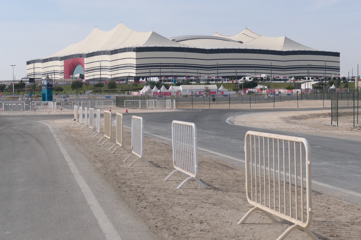 Das Al Bayt WM Stadion im Nordne von Katar - hier findet das WM Eröffnungsspiel zwischen Katar und Ecuador statt! 