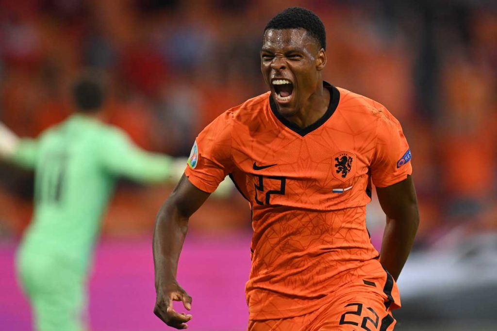 Der niederländische Verteidiger Denzel Dumfries feiert den zweiten Treffer seiner Mannschaft während des Fußballspiels der UEFA EURO 2020 Gruppe C zwischen den Niederlanden und Österreich in der Johan Cruyff Arena in Amsterdam am 17. Juni 2021. JOHN THYS / POOL / AFP