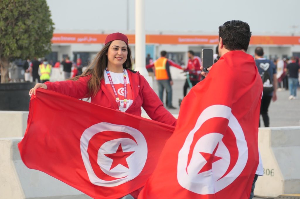 Tunesische Fans beim FIFA Arabic Cup 2021 in Katar - hier im 974 Stadion