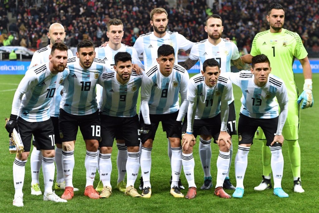 Argentinien bei der WM 2018 in Russland: Vordere Reihe von links: Argentiniens Lionel Messi, Eduardo Salvio, Sergio Aguero, Enzo Perez, Angel Di Maria, Matias Kranevitter, 2. Reihe von links: Javier Mascherano, Giovani Lo Celso, German Pezzella, Nicolas Otamendi und Torwart Sergio Romero AFP FOTO / Mladen ANTONOV