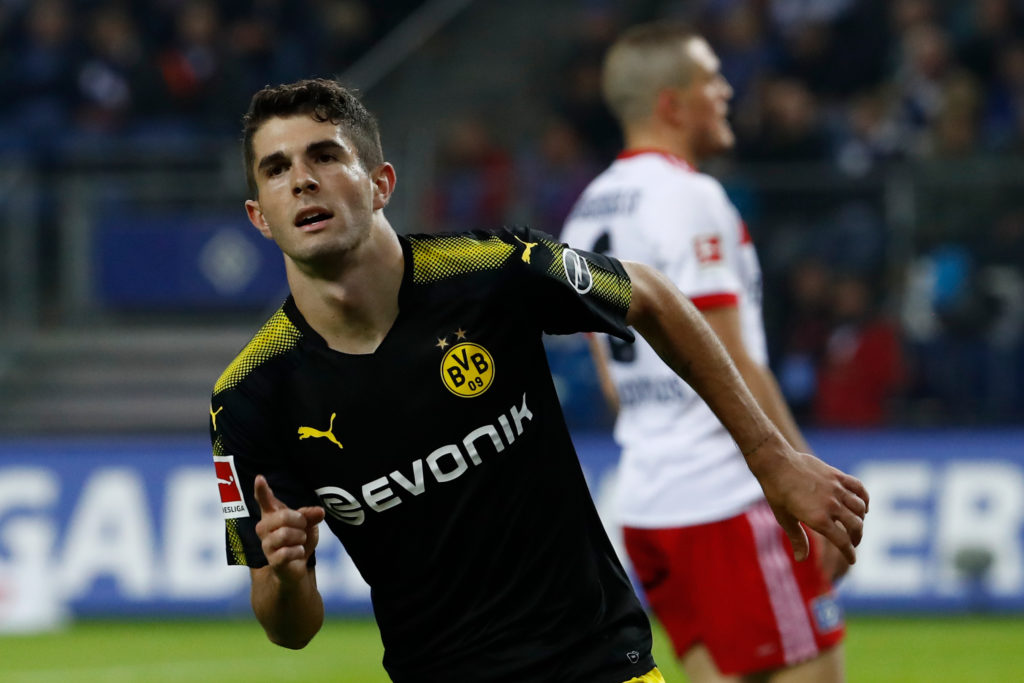 Der US-amerikanische Mittelfeldspieler Christian Pulisic (L) 2017 im BVB Trikot. / AFP PHOTO / Odd ANDERSEN