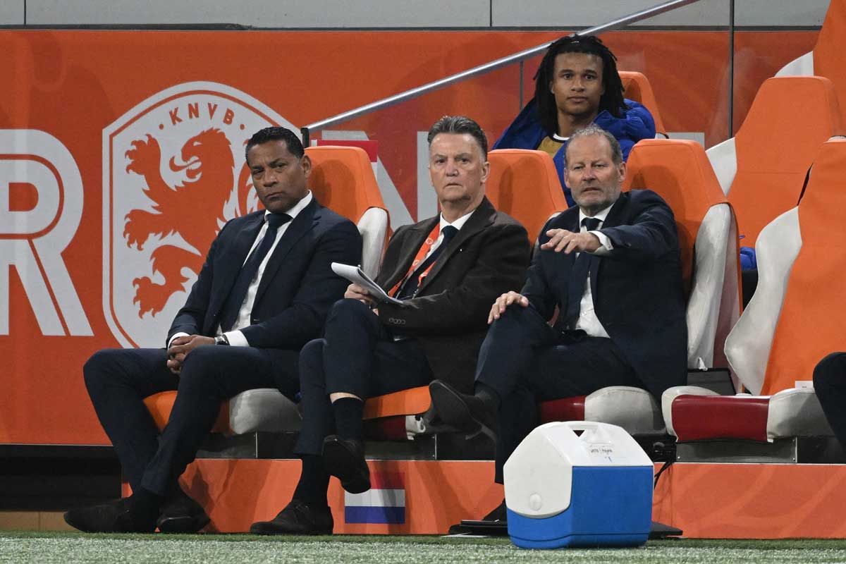 Der niederländische Cheftrainer Louis van Gaal (C) beim Fußball-Freundschaftsspiel zwischen den Niederlanden und Deutschland in der Johan Cruyff ArenA in Amsterdam am 29. März 2022. (Foto: INA FASSBENDER / AFP)