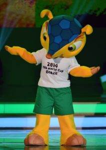 Fuleco, das Gürteltier, das offizielle Maskottchen der FIFA Fussball-Weltmeisterschaft Brasilien 2014. AFP PHOTO / CHRISTOPHE SIMON / AFP PHOTO / CHRISTOPHE SIMON
