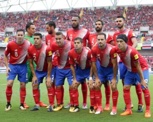 Costa Ricas Fußballmannschaft posiert für ein Foto vor dem WM-Qualifikationsspiel 2018 gegen Honduras am 7. Oktober 2017 in San Jose. / AFP FOTO / Jorge RENDON