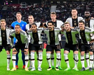 Deutschland im neuen DFB Trikot 2022 gegen Ungarn (0:1) am 23.9.2022 (Photo by John MACDOUGALL / AFP)