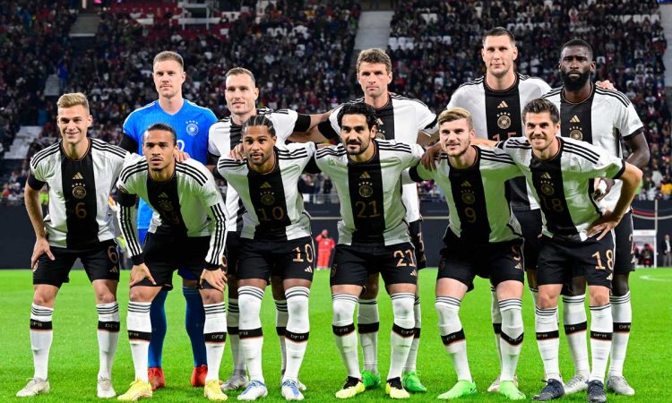 Deutschland im neuen DFB Trikot 2022 gegen Ungarn (0:1) am 23.9.2022 (Photo by John MACDOUGALL / AFP)