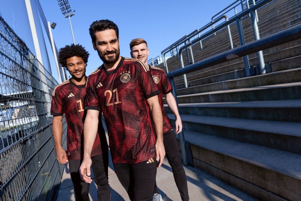 Das neue Away DFB Trikot 2022 von adidas