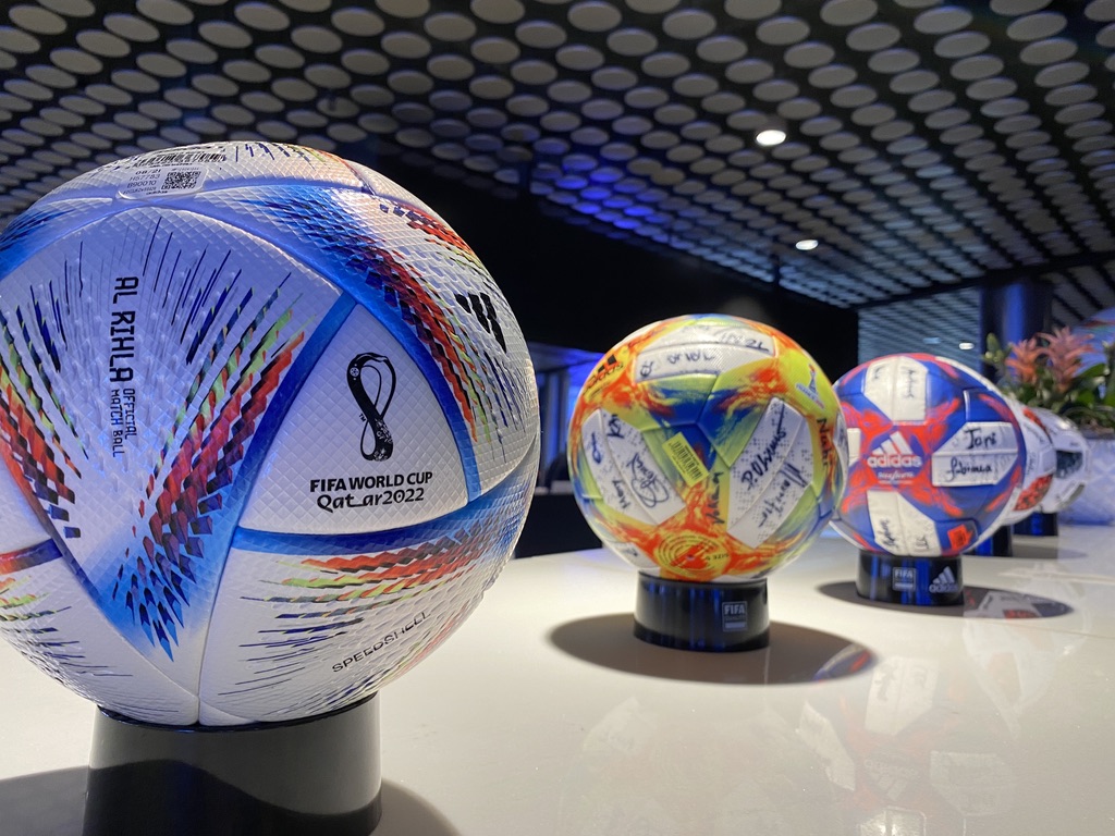 FIFA Spielbälle im FIFA Museum in Zürich