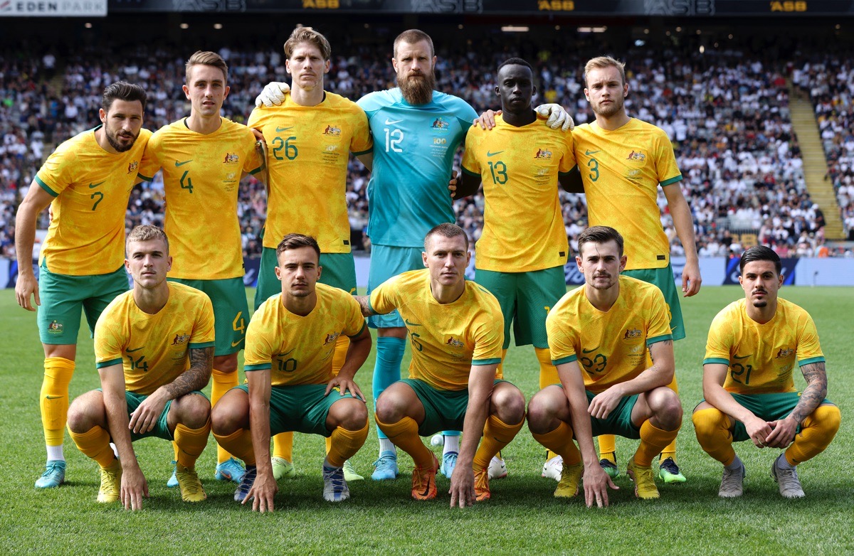 Spieler der australischen Nationalmannschaft im neuen WM Heimtrikot 2022 vor dem Freundschafts-Länderspiels zwischen Australien und Neuseeland am 25. September 2022. (Foto von MICHAEL BRADLEY / AFP)