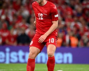 Dänemarks Mittelfeldspieler Christian Eriksen im neuen roten WM Trikot während des UEFA Nations League-Fußballspiels zwischen Dänemark und Frankreich in Kopenhagen am 25. September 2022. (Foto: FRANCK FIFE / AFP)