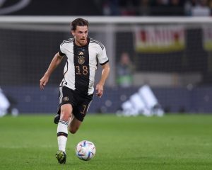 Der deutsche Mittelfeldspieler Jonas Hofmann im neuen 2022er DFB Trikot während des UEFA-Nations-League-Fußballspiels zwischen Deutschland und Ungarn am 23. September 2022. (Foto: Ronny Hartmann / AFP)