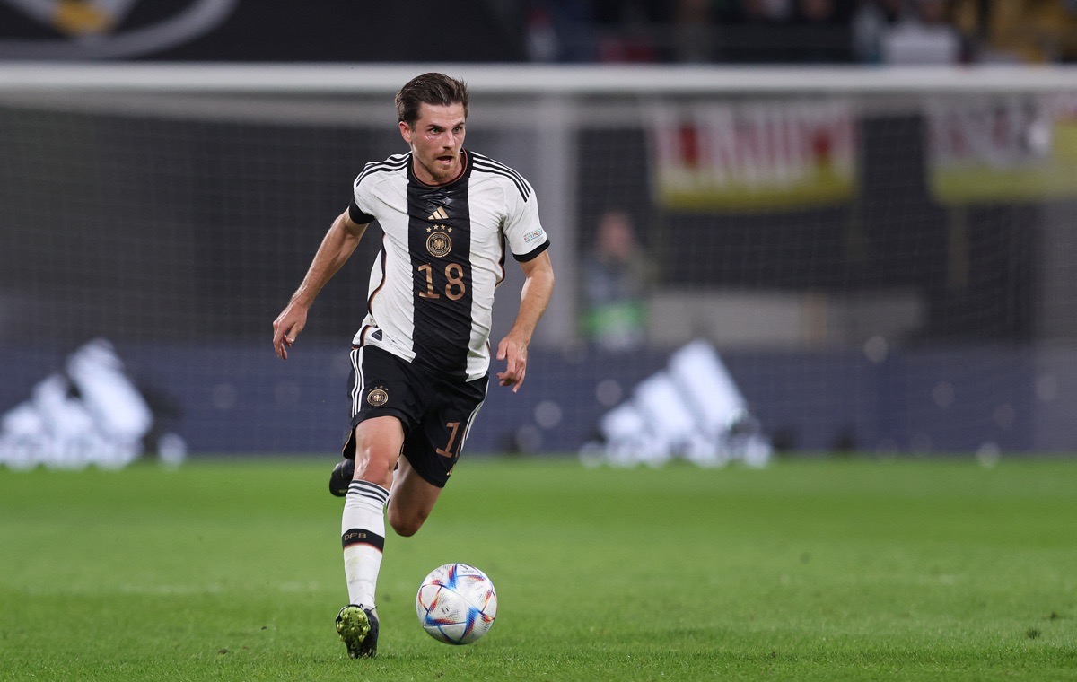 Der deutsche Mittelfeldspieler Jonas Hofmann im neuen 2022er DFB Trikot während des UEFA-Nations-League-Fußballspiels zwischen Deutschland und Ungarn am 23. September 2022. (Foto: Ronny Hartmann / AFP)