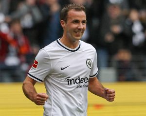 Frankfurts Mittelfeldspieler Mario Götze feiert sein 1:0 während des Fußball-Bundesligaspiels zwischen Eintracht Frankfurt und Union Berlin am 1. Oktober 2022 in Frankfurt am Main. (Foto: Daniel ROLAND / AFP)