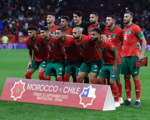 Die Nationalmannschaft Marokkos im neuen WM 2022 Trikot gegen Chile am 23. September 2022. (Foto von Josep LAGO / AFP)