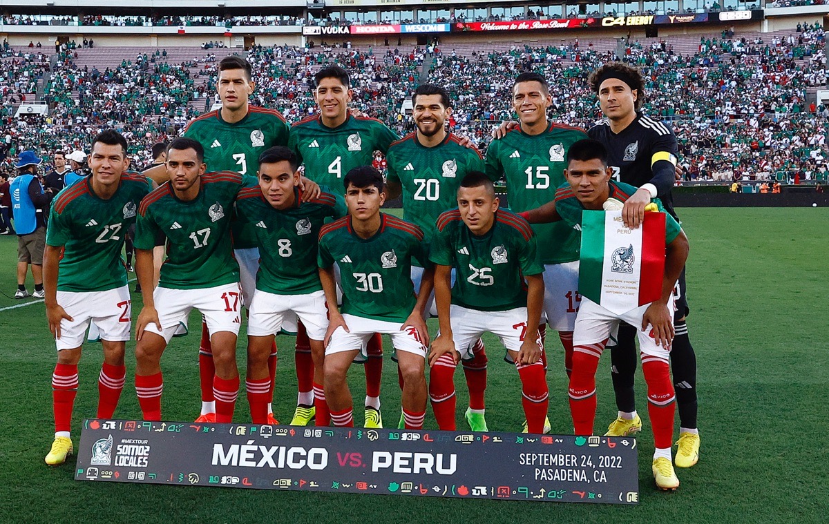 Mexiko im neuen WM Heimtrikot 2022 gegen Peru am 24. September 2022. Ronald Martinez/Getty Images/AFP 