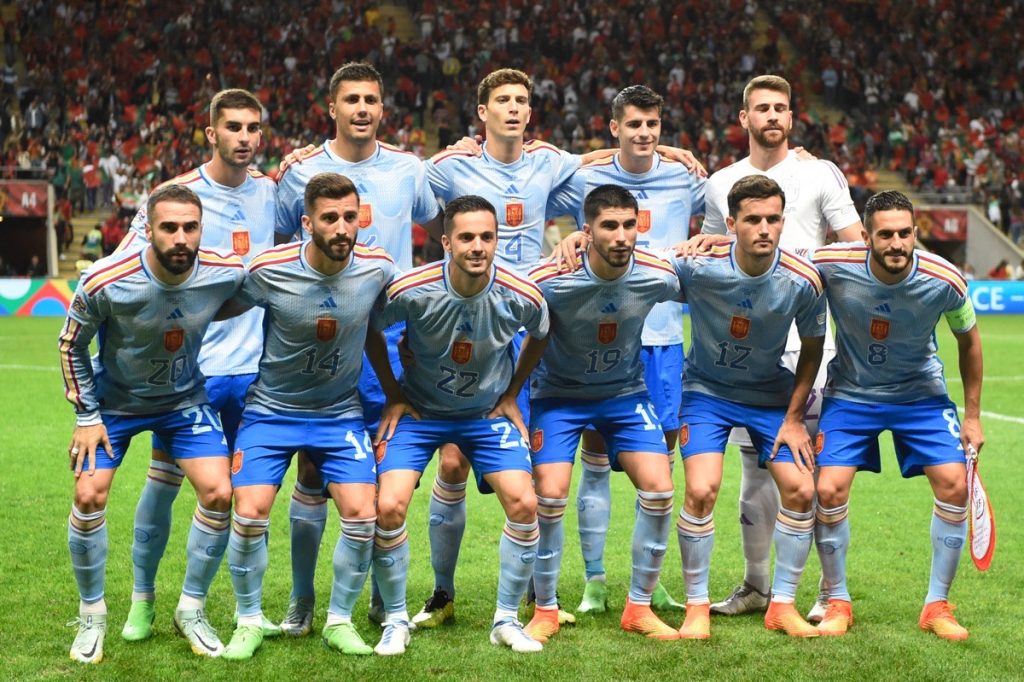 Spanien im neuen Away WM Trikot 2022in der UEFA Nations League, Liga A, Gruppe 2, zwischen Portugal und Spanien am 27. September 2022. (Foto: MIGUEL RIOPA / AFP)