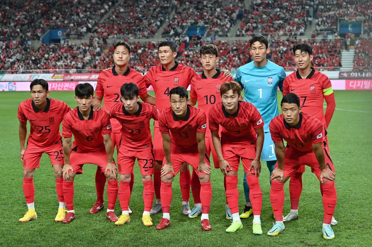 Die südkoreanische Nationalspieler im neuen WM 2022 Heimtrikot vor dem Freundschaftsspiel zwischen Südkorea und Kamerun in Seoul am 27. September 2022(Foto: Jung Yeon-je / AFP)