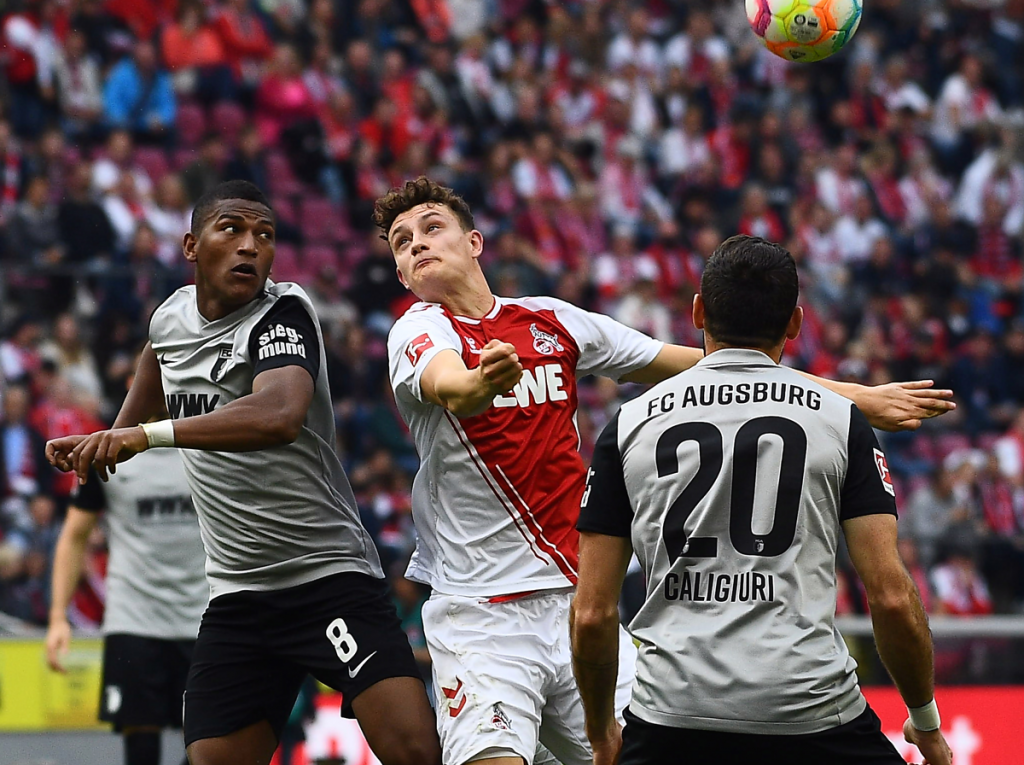 Der Nationalspieler von Ecuador Carlos Gruezo vom FC Augsburg im August 2022 (Copyright depositphotos.com / vitaliivitleo)