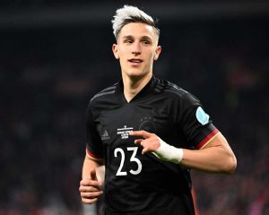 Nico Schlotterbeck im EM Trikot 2021 Away im März 2022 mit der Trikotnummer 23. (Photo by Ina FASSBENDER / AFP)