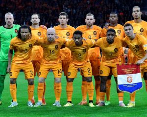 Die Niederländische Startaufstellung vor dem Fußballspiel der Gruppe 4 der UEFA Nations League zwischen den Niederlanden und Belgien am 25. September 2022. (Foto: JOHN THYS / AFP)