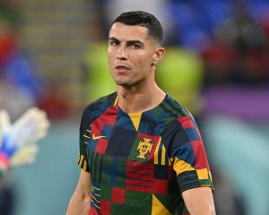 Portugals Stürmer #07 Cristiano Ronaldo wärmt sich vor dem Fußballspiel der Gruppe H der Fußballweltmeisterschaft Katar 2022 zwischen Portugal und Ghana im Stadion 974 in Doha am 24. November 2022 auf. (Foto: Glyn KIRK / AFP)