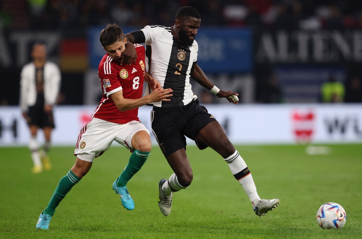 Abwehrspieler Antonio Rüdiger mit der Rückennummer 2 im neuen DFB Trikot am 23. September 2022. (Photo by Ronny HARTMANN / AFP)