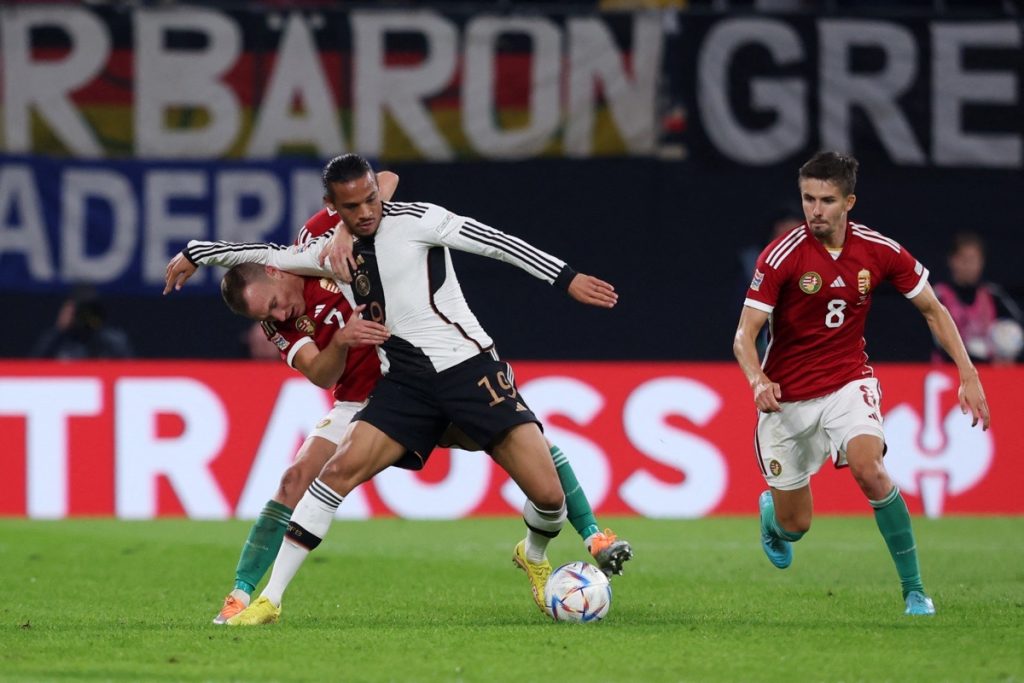 Der deutsche Mittelfeldspieler Leroy Sane mit der Nummer 19 während des UEFA-Nations-League-Fußballspiels zwischen Deutschland und Ungarn am 23. September 2022. (Foto: Ronny HARTMANN / AFP)