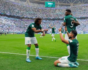 Saudi-Arabiens Stürmer #11 Saleh Al-Shehri jubelt nach dem ersten Tor seiner Mannschaft während des Fußballspiels der Gruppe C der Fußballweltmeisterschaft Katar 2022 zwischen Argentinien und Saudi-Arabien im Lusail-Stadion in Lusail, nördlich von Doha, am 22. November 2022. (Foto: Odd ANDERSEN / AFP)