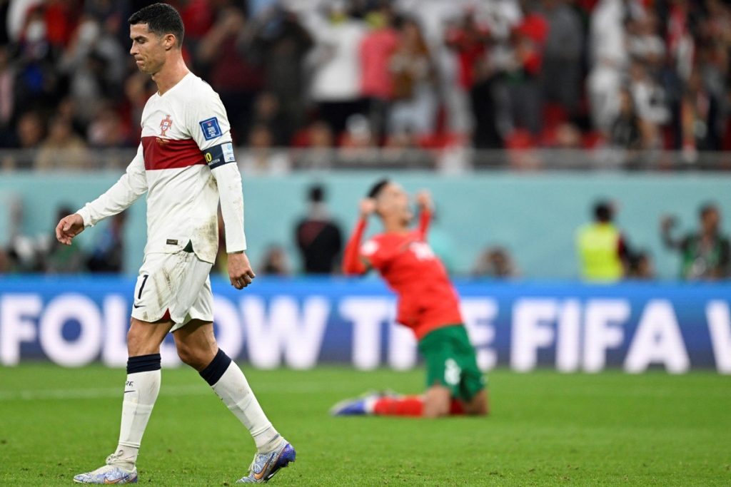 Portugals Stürmer #07 Cristiano Ronaldo nach der Niederlage im Viertelfinale der Fußballweltmeisterschaft Katar 2022 zwischen Marokko und Portugal im Al-Thumama-Stadion in Doha am 10. Dezember 2022. (Foto: PATRICIA DE MELO MOREIRA / AFP)