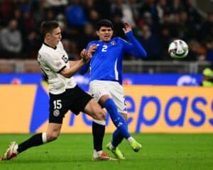 Nico Schlotterbeck im neuen DFB Trikot 2025 gegen Italien beim 2:1 Sieg am 20.März 2025(Photo by Marco BERTORELLO / AFP)